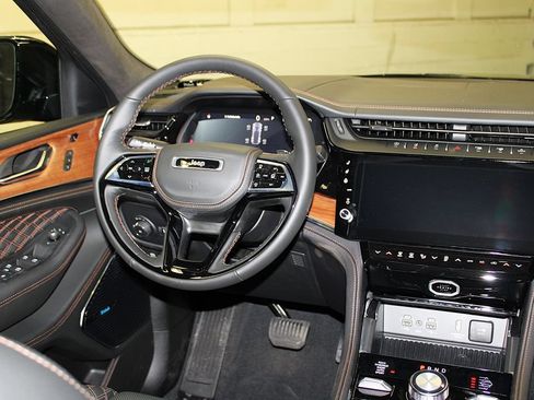 New 2026 Jeep Grand Cherokee Summit AWD/4WD image 13