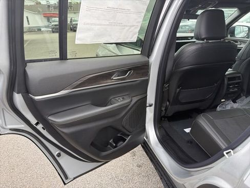 New 2026 Jeep Grand Cherokee Altitude AWD/4WD image 10