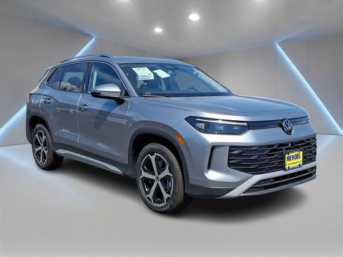 New 2026 Volkswagen Tiguan SE AWD/4WD image 1