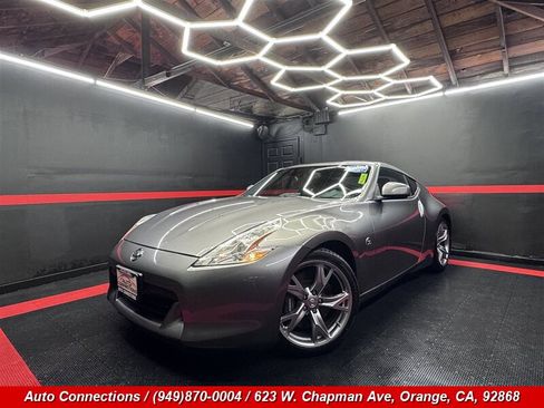 Used 2011 Nissan 370Z Touring w/ Sport Pkg RWD image 2