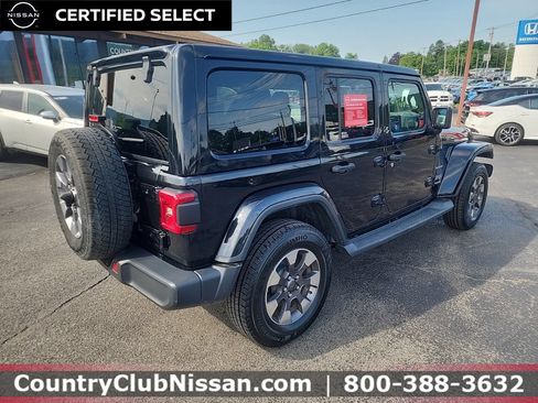 Used 2018 Jeep Wrangler Unlimited Sahara AWD/4WD image 8