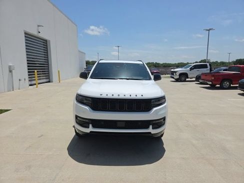 Used 2023 Jeep Wagoneer Series II AWD/4WD image 6