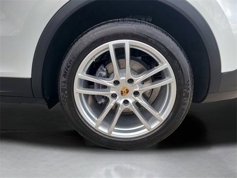 Used 2021 Porsche Cayenne image 35