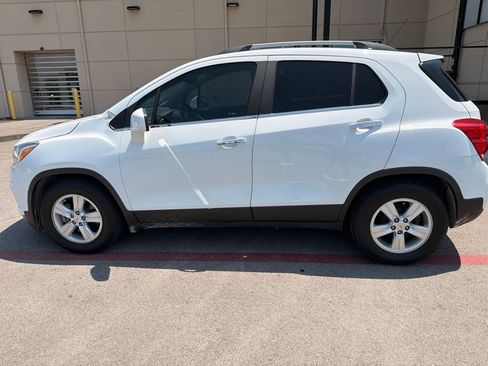 Used 2018 Chevrolet Trax LT w/ LT Convenience Package FWD image 12