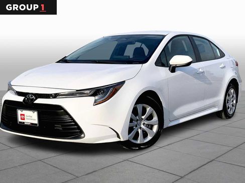 Used 2025 Toyota Corolla LE image 1