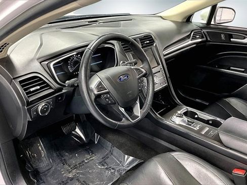 Used 2019 Ford Fusion Titanium image 17