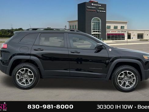 Used 2022 Jeep Cherokee Trailhawk AWD/4WD image 3