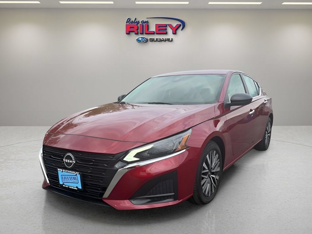 Used 2025 Nissan Altima 2.5 SV FWD image 5