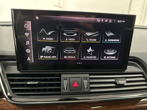 Used 2022 Audi Q5 2.0T Premium Plus w/ Premium Plus Package AWD/4WD image 18