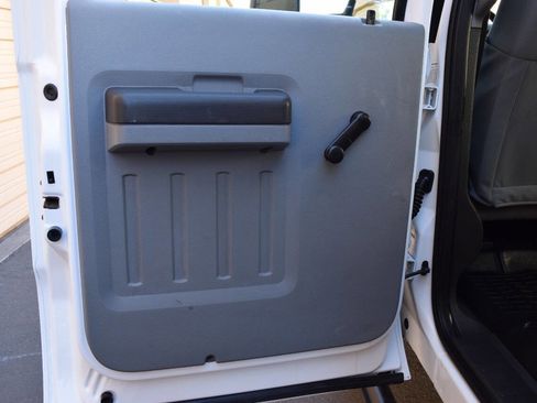 Used 2014 Ford F550 4x4 Crew Cab Super Duty image 12