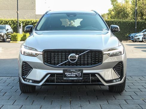 Used 2025 Volvo XC60 B5 Core AWD/4WD image 2