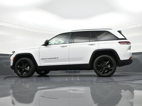 Used 2025 Jeep Grand Cherokee Limited w/ Black Appearance Package RWD image 24