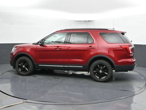 Used 2016 Ford Explorer XLT w/ Equipment Group 202A AWD/4WD image 8