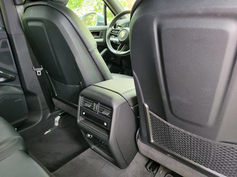 Used 2024 Porsche Cayenne image 12