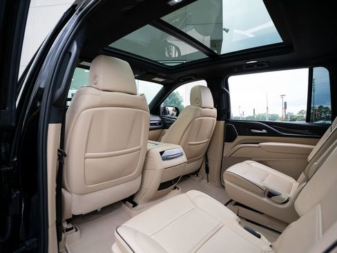 Used 2022 Cadillac Escalade ESV Premium Luxury AWD/4WD image 44