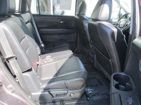 Used 2017 Honda Pilot Touring image 13
