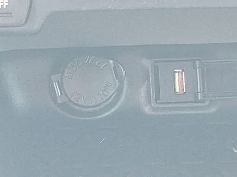 Used 2021 Toyota RAV4 XLE image 31