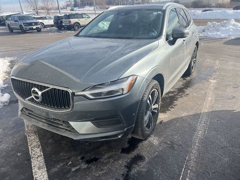 Used 2019 Volvo XC60 T5 Momentum w/ Premium Package image 4