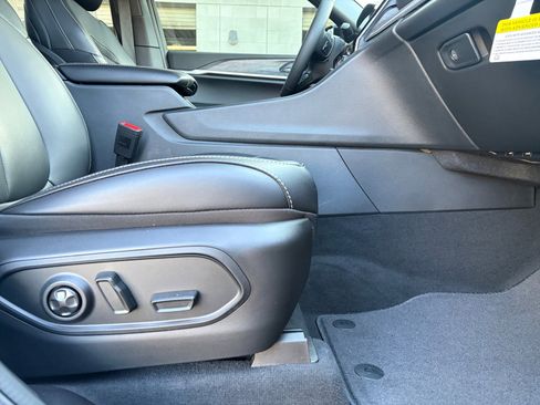 New 2025 Jeep Grand Cherokee Limited w/ Black Appearance Package image 32