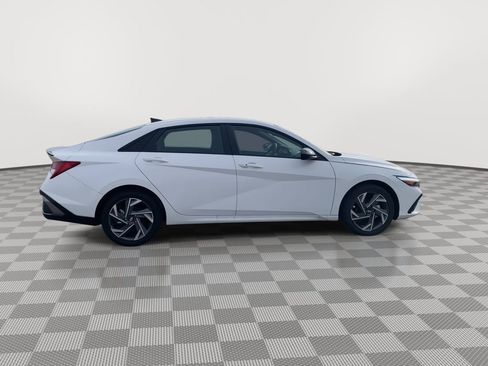 New 2025 Hyundai Elantra SEL image 18