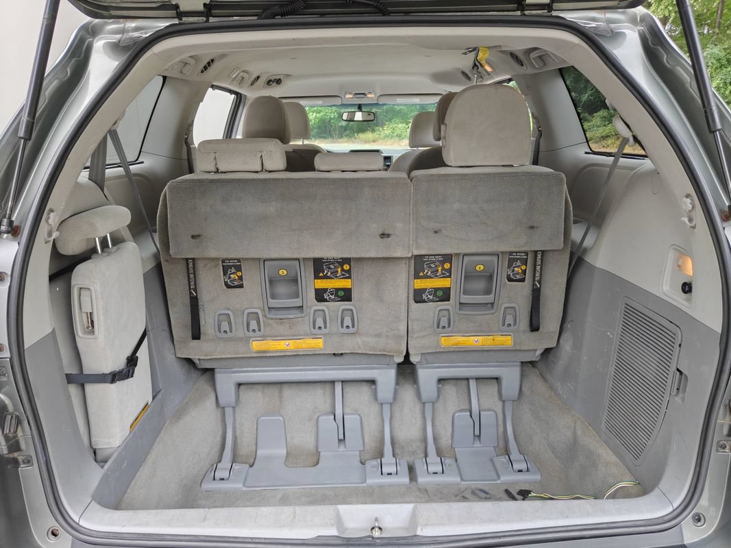 Used 2011 Toyota Sienna LE FWD image 33