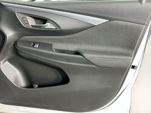 Used 2025 Buick Envista Preferred image 33