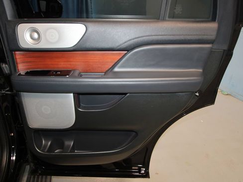 Used 2024 Lincoln Navigator Reserve AWD/4WD image 30