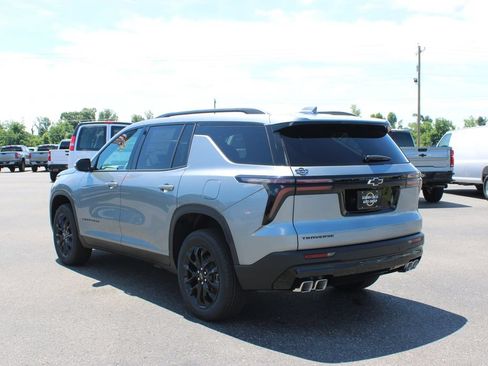 New 2026 Chevrolet Traverse LT w/ Midnight/Sport Edition FWD image 7