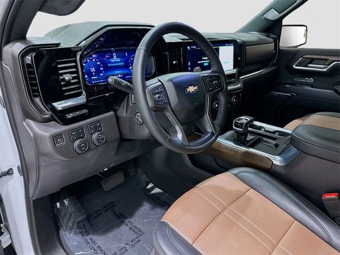 Used 2024 Chevrolet Silverado 1500 High Country w/ Technology Package image 9