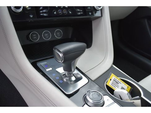 Used 2025 Genesis G70 2.5T image 25