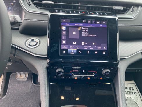 Used 2025 Jeep Grand Cherokee L Laredo w/ Trailer Tow Package image 11