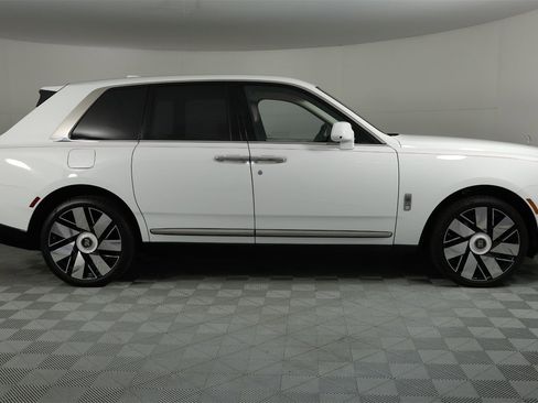 New 2025 Rolls-Royce Cullinan w/ Dynamic Package image 8
