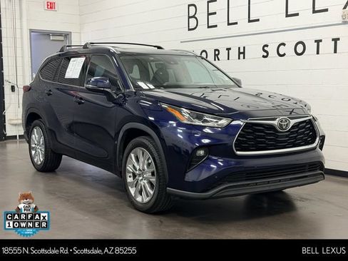 Used 2021 Toyota Highlander Limited FWD image 1