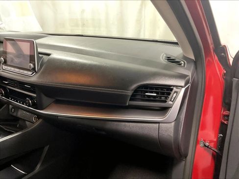 Certified 2024 Nissan Rogue SV w/ SV Premium Package image 13