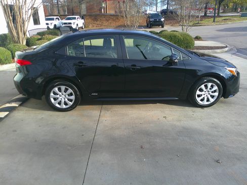 Used 2024 Toyota Corolla LE image 17