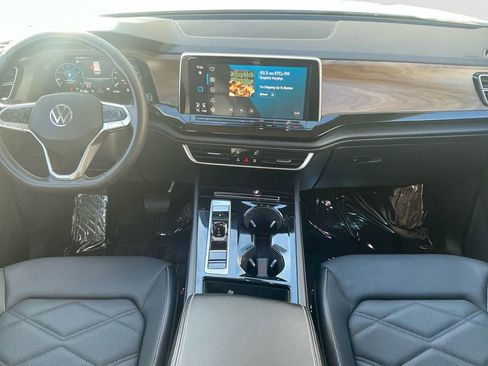 Used 2025 Volkswagen Atlas SE image 10