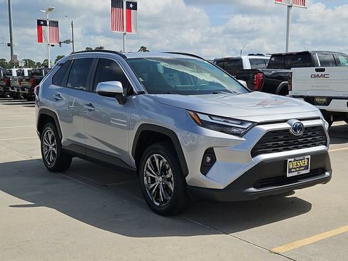 Used 2022 Toyota RAV4 XLE Premium AWD/4WD image 3