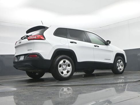 Used 2017 Jeep Cherokee Sport w/ Cold Weather Group AWD/4WD image 52