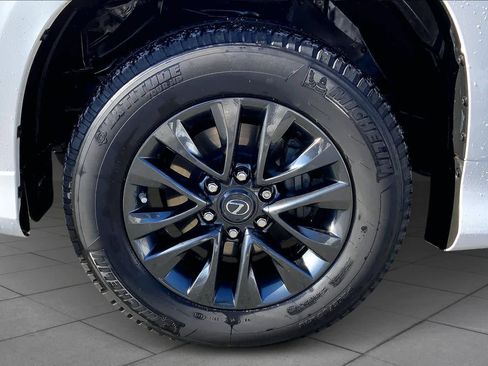 Used 2022 Lexus GX 460 Premium w/ Premium Package image 11