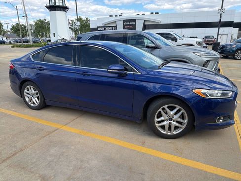 Used 2015 Ford Fusion SE w/ Equipment Group 202A FWD image 3