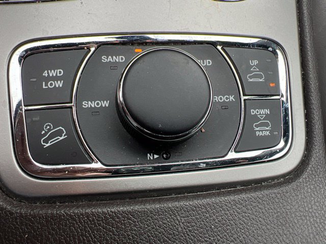Used 2018 Jeep Grand Cherokee Overland AWD/4WD image 34