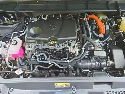 Used 2021 Toyota Highlander XLE image 19