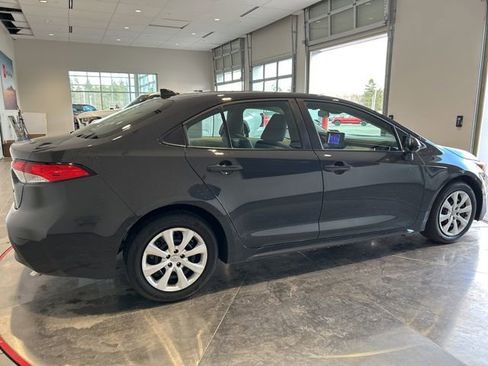 Used 2023 Toyota Corolla LE FWD image 7
