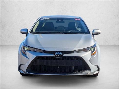 Used 2022 Toyota Corolla LE image 2