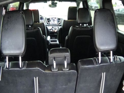 Certified 2025 Chrysler Pacifica Select image 10