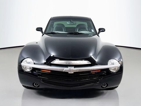 Used 2004 Chevrolet SSR w/ Preferred Equipment Group RWD image 2