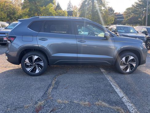New 2025 Volkswagen Taos SE image 5