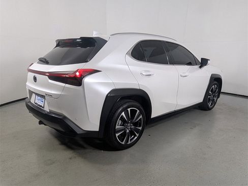 Used 2022 Lexus UX 200 image 7