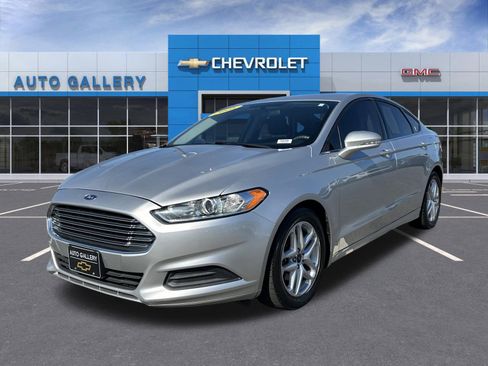 Used 2016 Ford Fusion SE FWD image 1