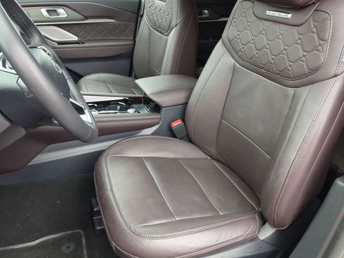 Used 2025 Ford Explorer Platinum w/ LUX Leather Package image 25